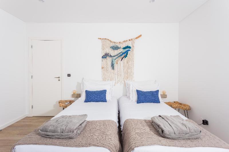 White Exclusive Suites & Villas Лагоа Стая снимка